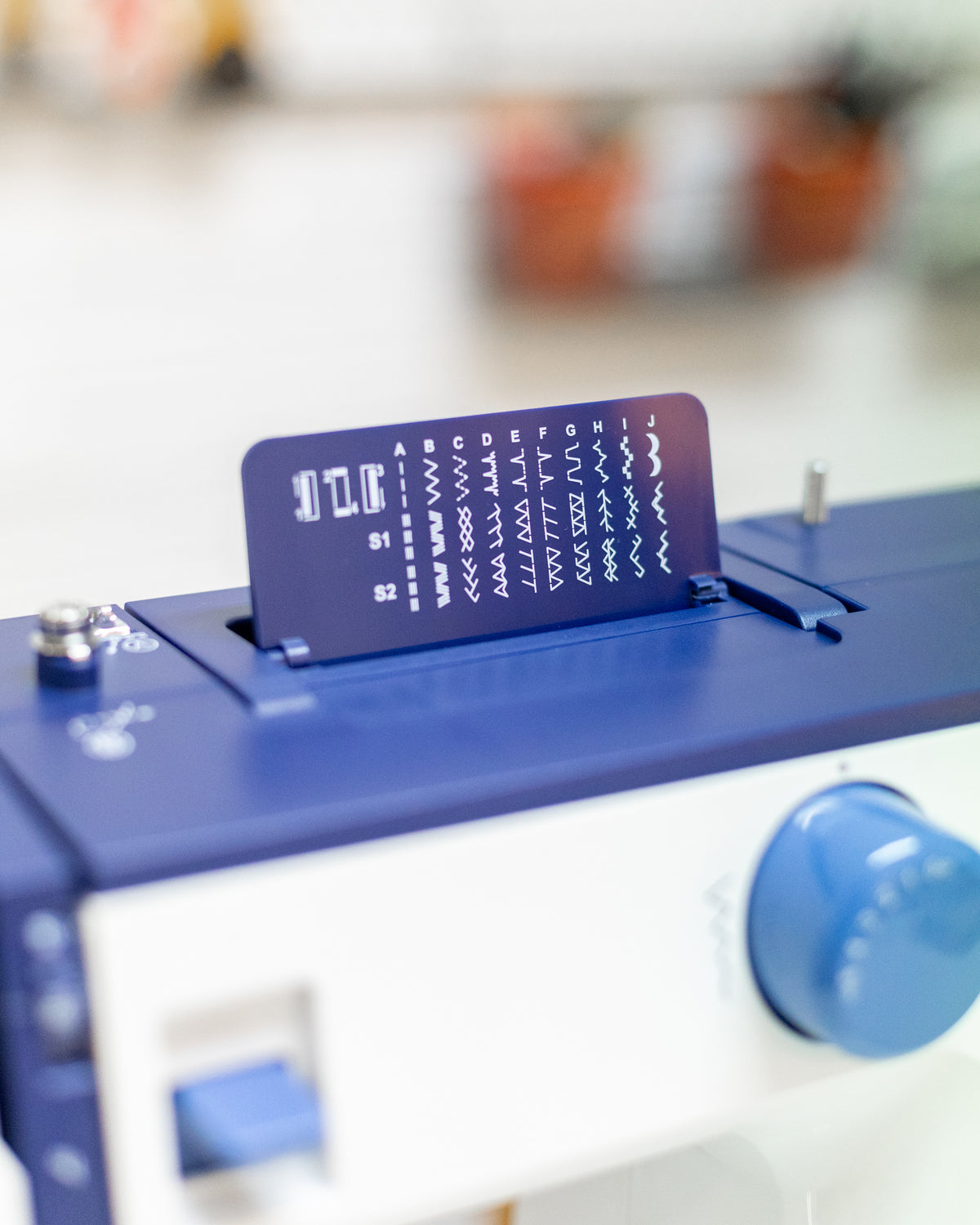 Detalle de las puntadas de la máquina Alfa Precise para vaqueros